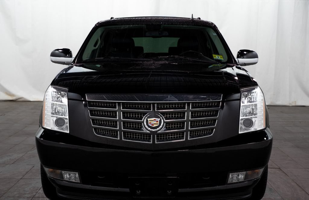 Used 2014 Cadillac Escalade Luxury AWD/4WD image 2