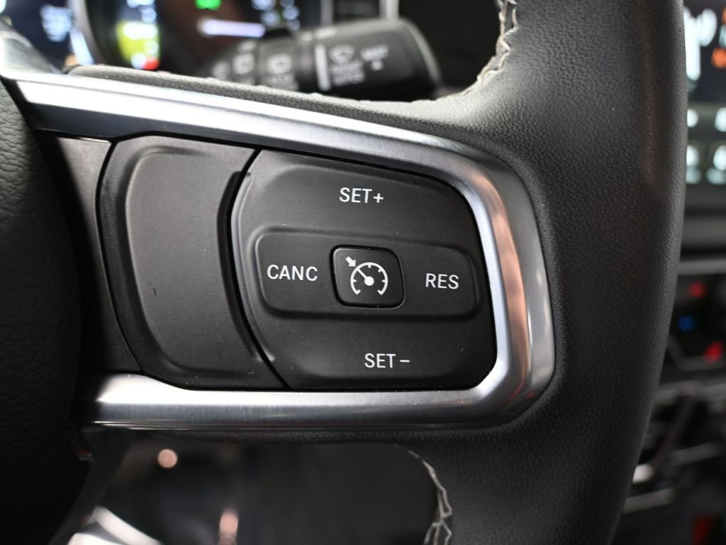 Used 2023 Jeep Wrangler Unlimited Sahara image 28