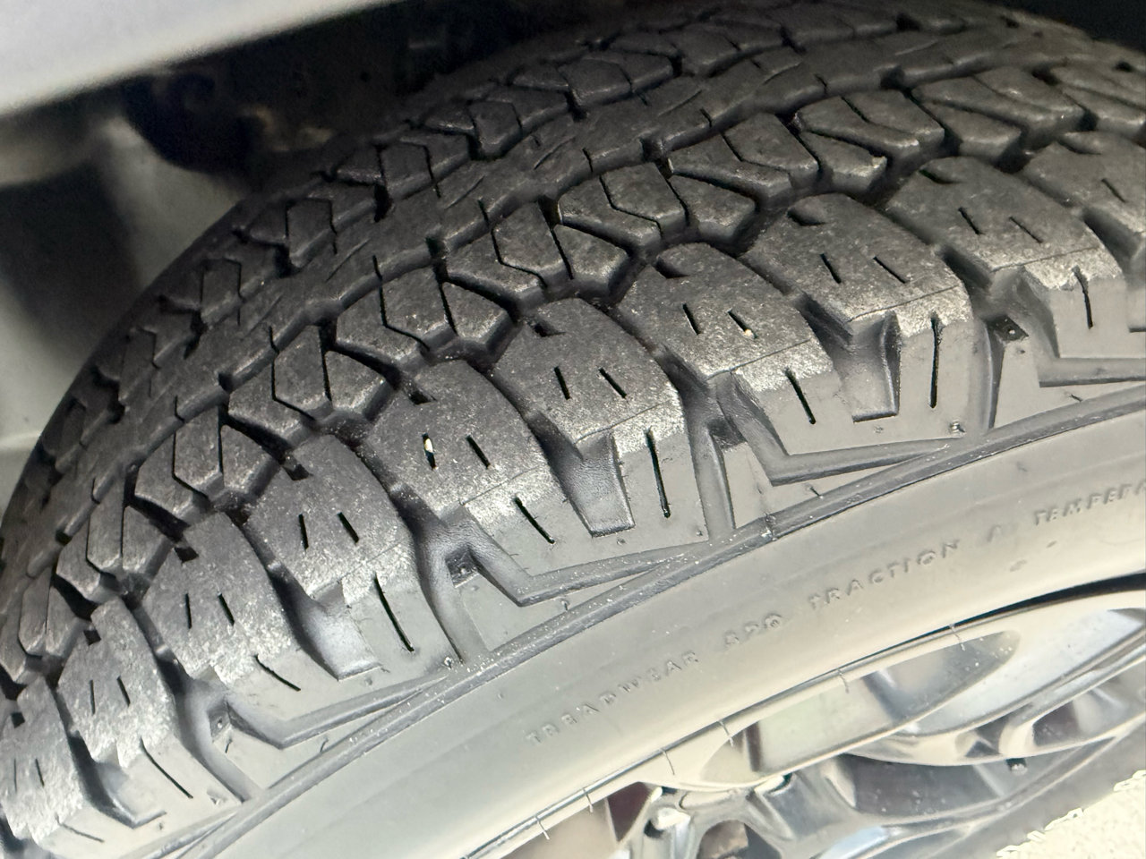 Used 2019 Jeep Cherokee Trailhawk image 9