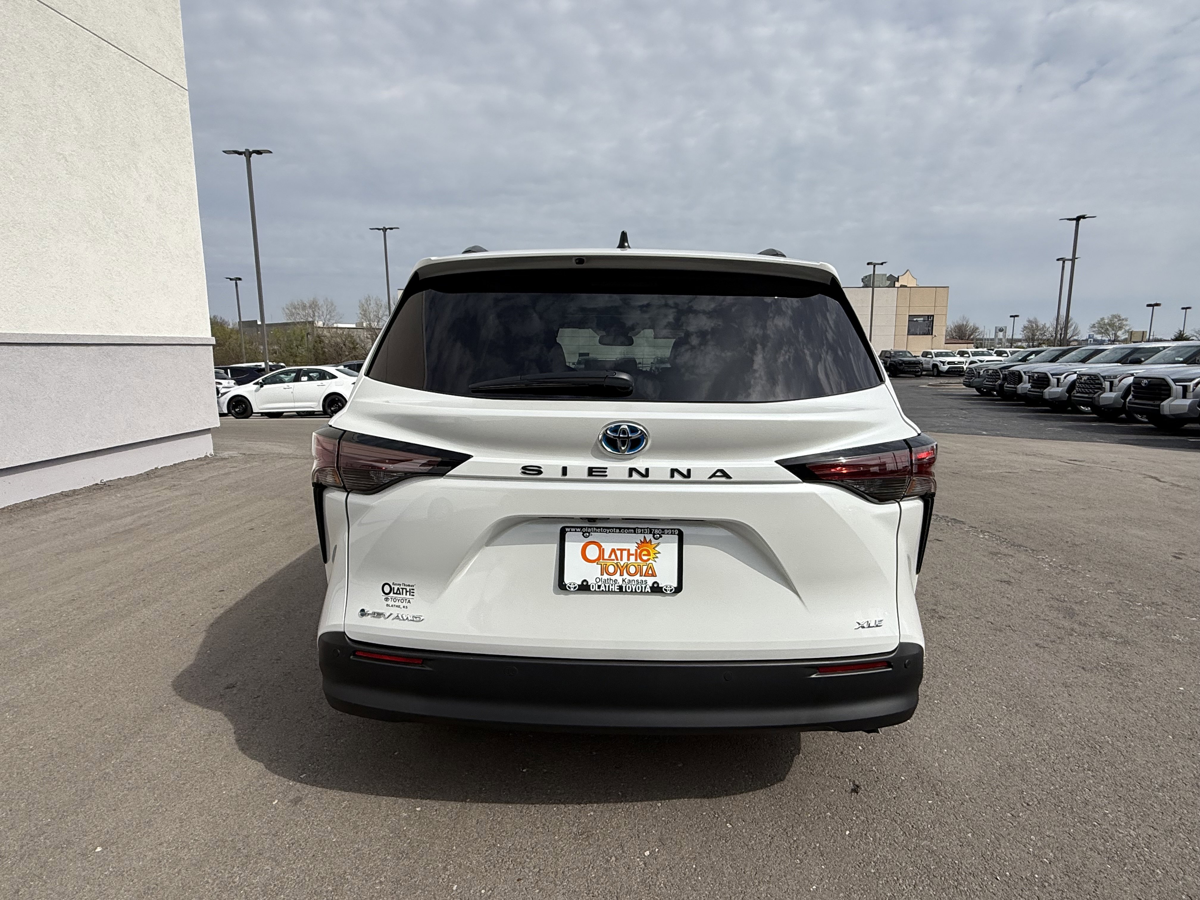 Certified 2025 Toyota Sienna XLE w/ XLE Plus Package image 4