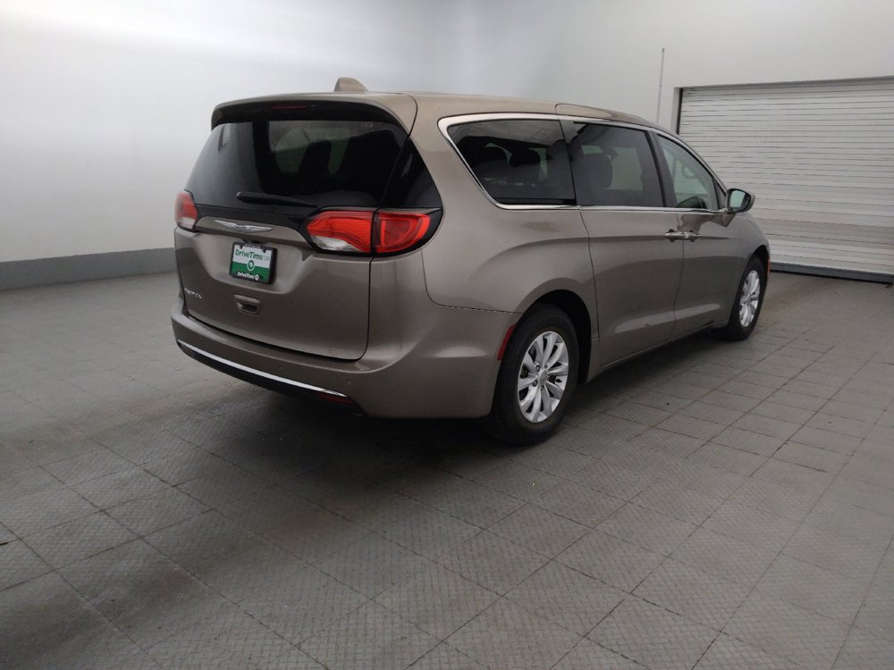 Used 2018 Chrysler Pacifica Touring Plus FWD image 10