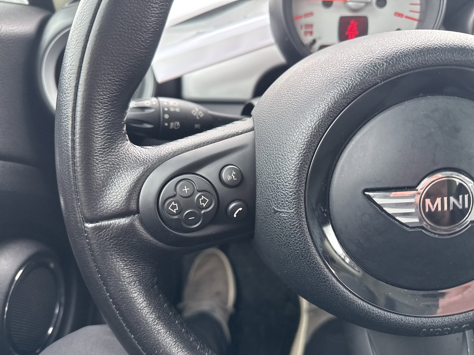 Used 2011 MINI Cooper Hardtop image 14