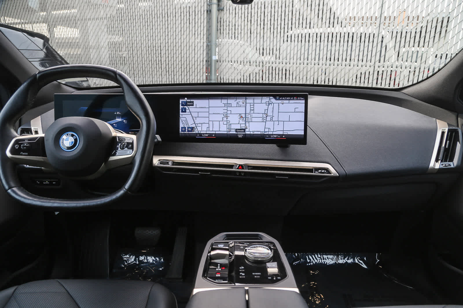 Used 2023 BMW iX xDrive50 w/ Sport Package image 9