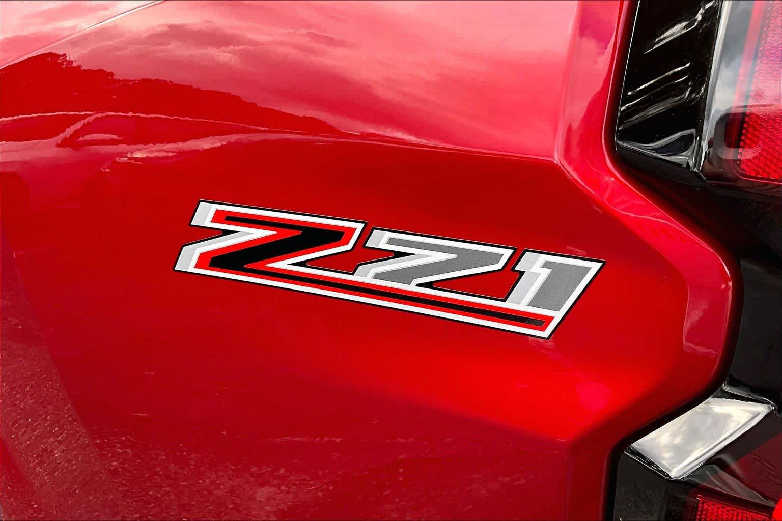 Used 2025 Chevrolet Colorado Z71 w/ Midnight Edition AWD/4WD image 10