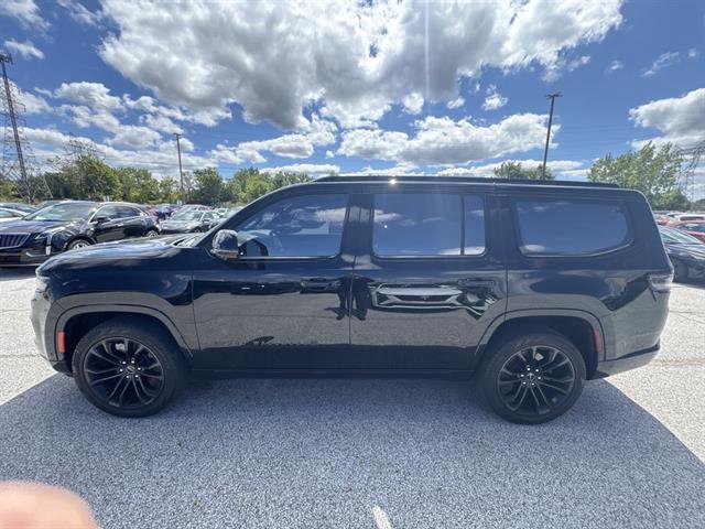 Used 2023 Jeep Grand Wagoneer Series III image 2