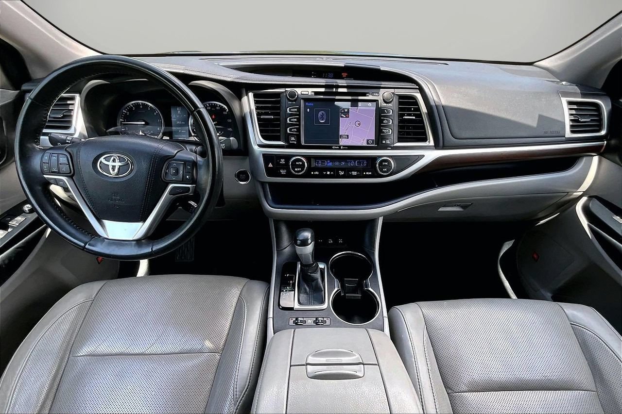Used 2015 Toyota Highlander Limited w/ Driver Technology Package AWD/4WD image 15