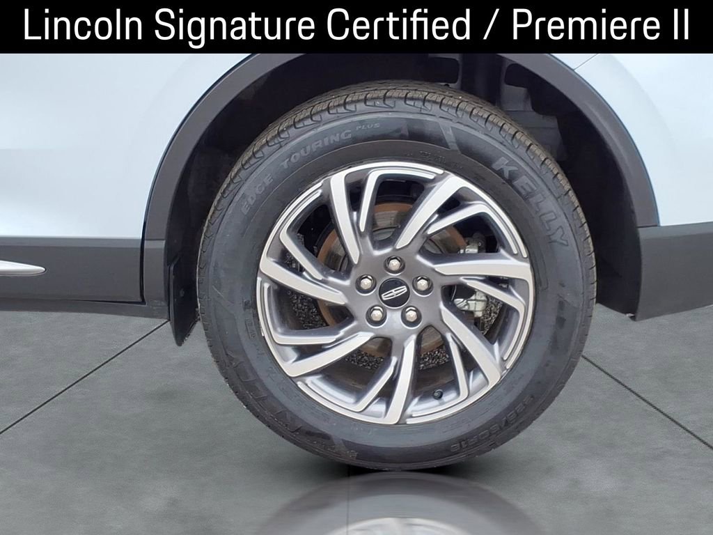 Used 2025 Lincoln Corsair FWD w/ Equipment Group 101A image 4