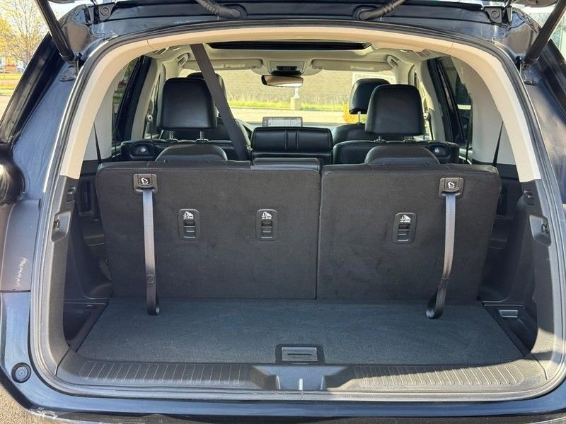 Used 2025 Honda Pilot Touring image 9