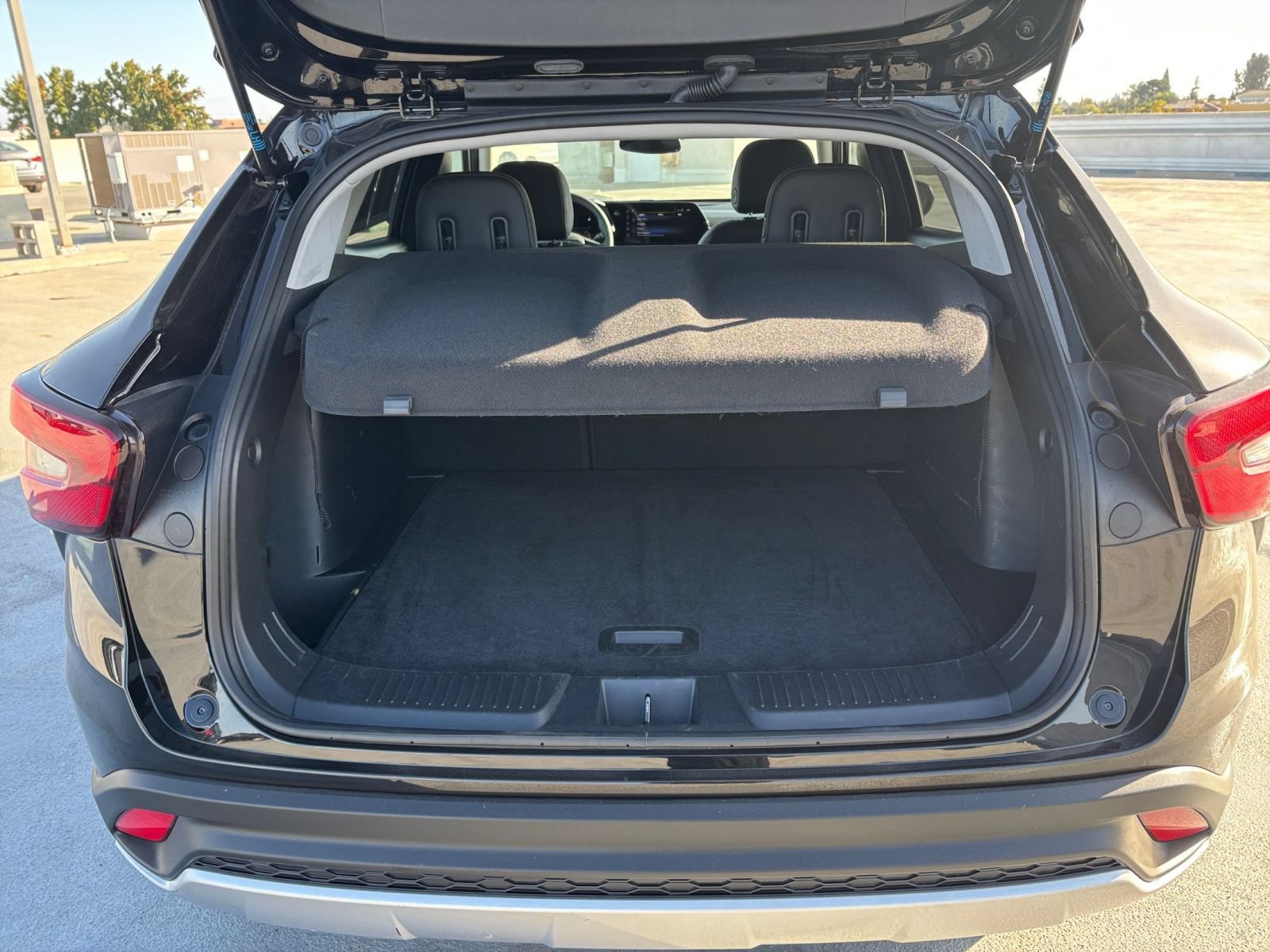 Used 2025 Chevrolet Trax LT FWD image 29