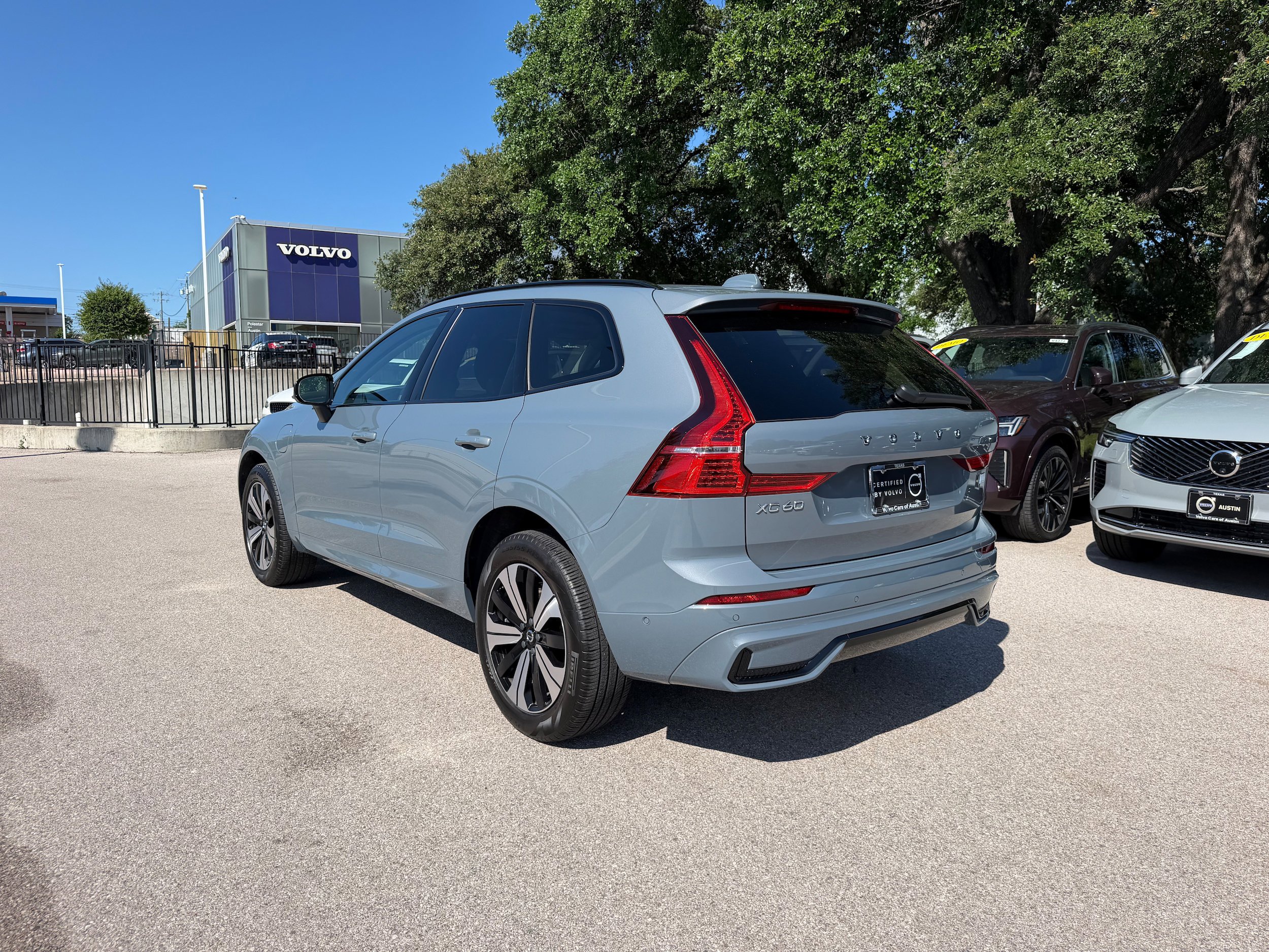 Certified 2023 Volvo XC60 T8 Plus w/ Climate Package AWD/4WD image 4