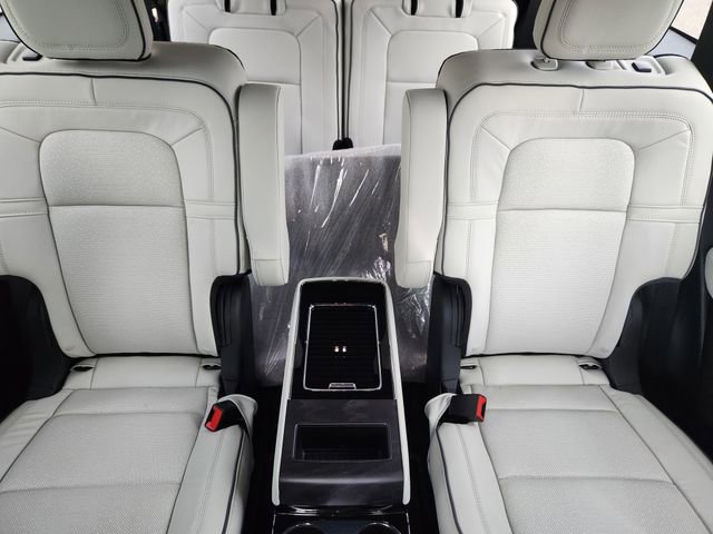 New 2026 Lincoln Aviator Black Label w/ Jet Appearance Package image 14