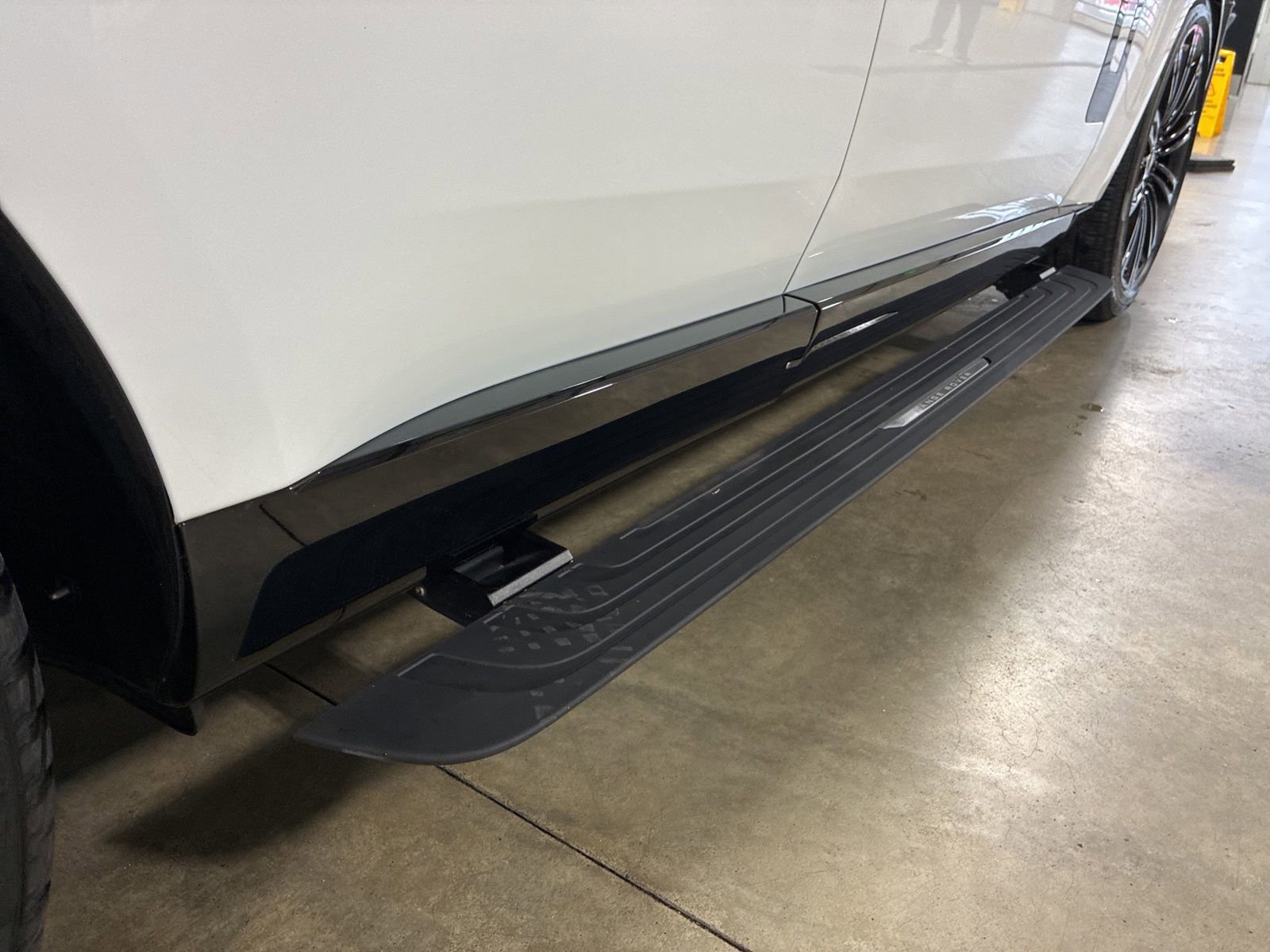 Used 2025 Land Rover Range Rover SE image 15