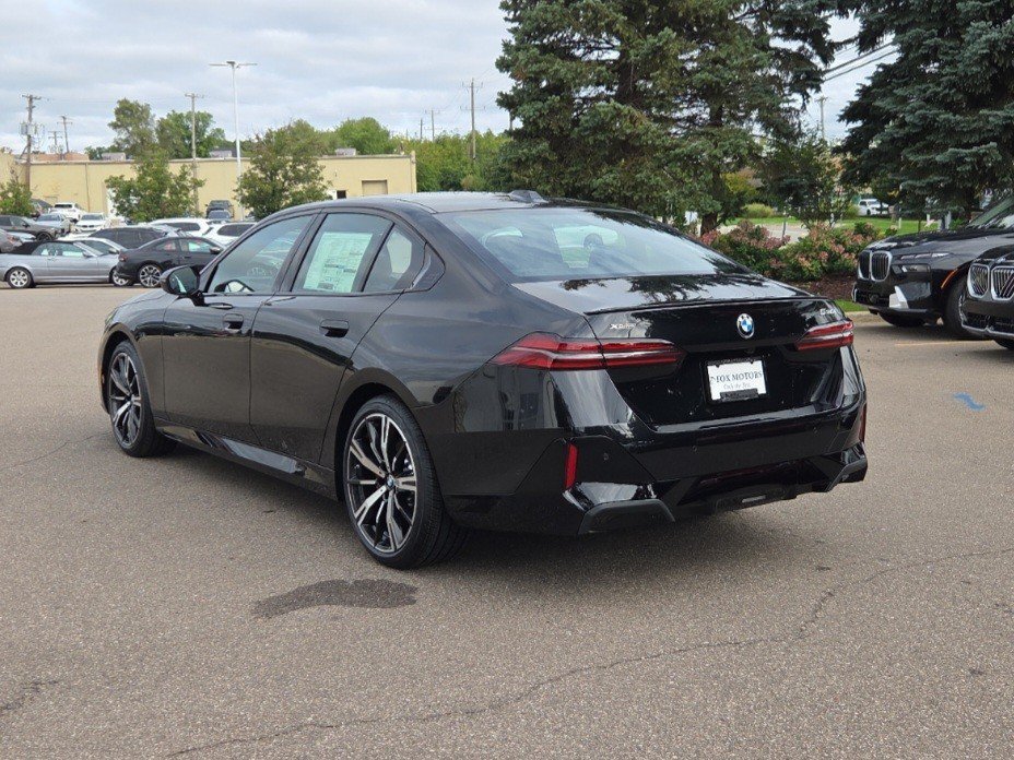 New 2027 BMW 530i xDrive w/ M Sport Package AWD/4WD image 3