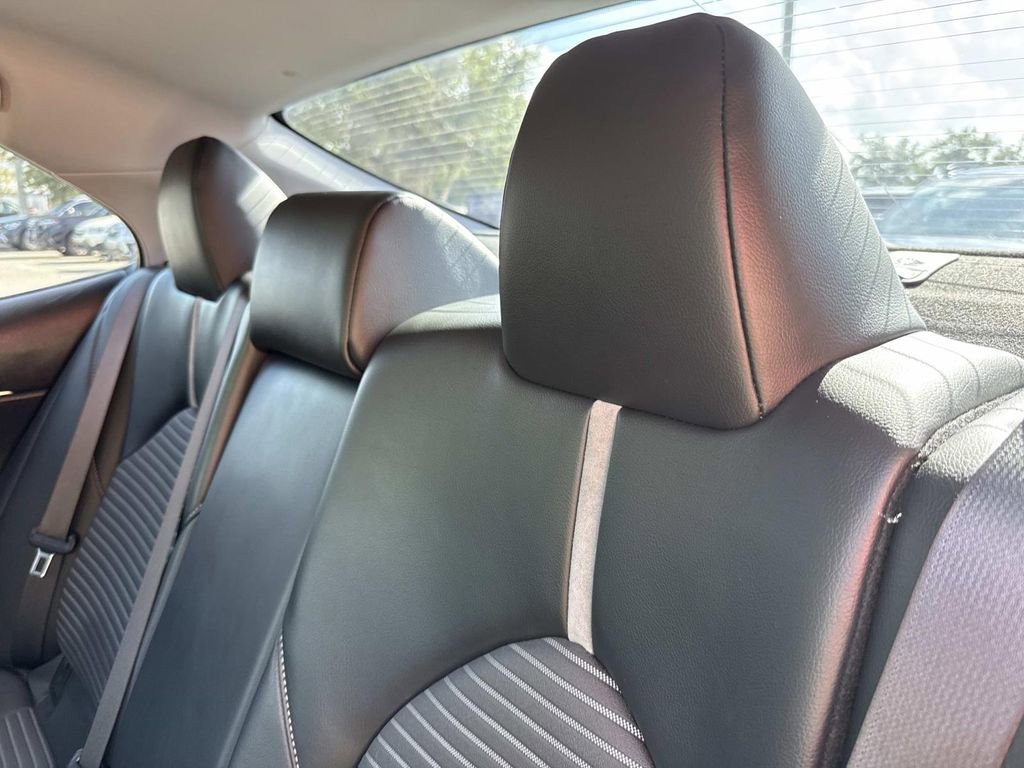 Used 2021 Toyota Camry SE w/ Convenience Package FWD image 15