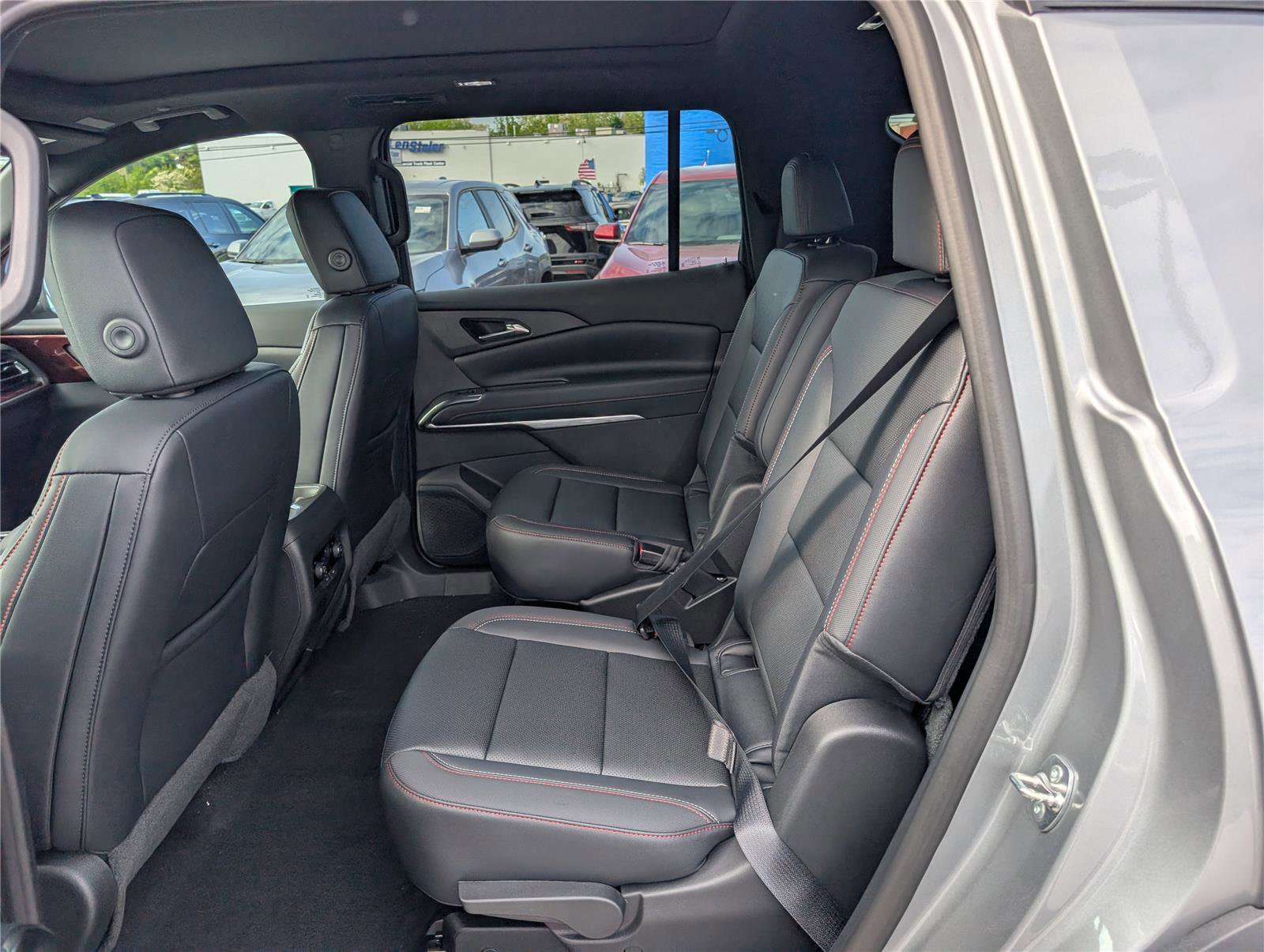 New 2026 Chevrolet Traverse Z71 w/ LPO, Floor Liner Package AWD/4WD image 12