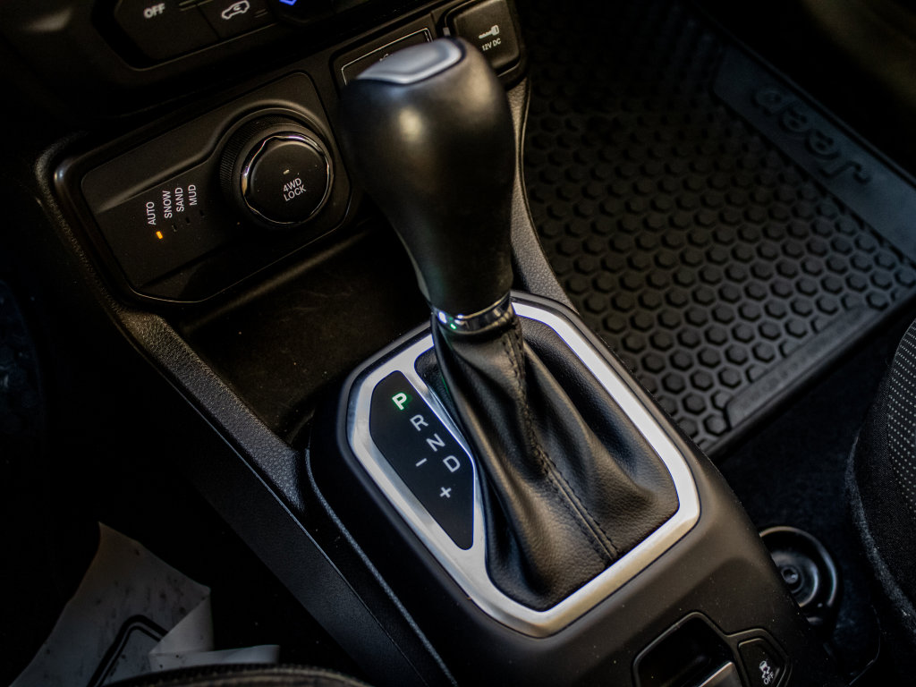 Used 2023 Jeep Renegade Limited image 31