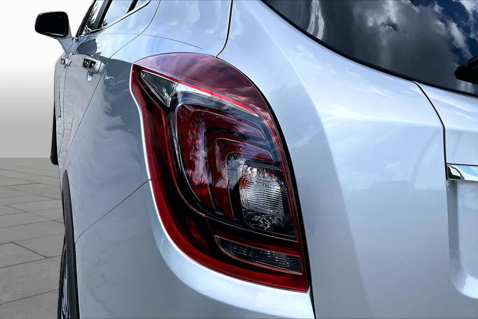 Used 2020 Buick Encore Essence w/ Safety Package II FWD image 29
