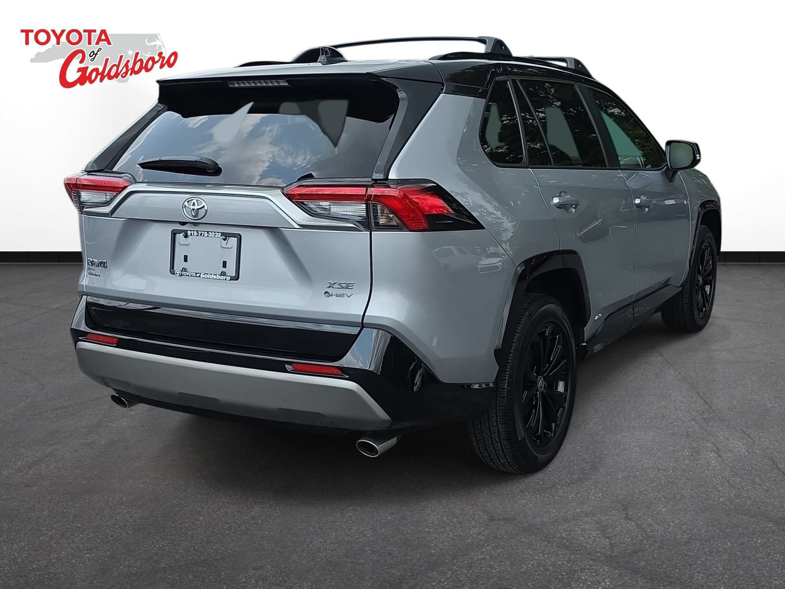 Used 2025 Toyota RAV4 XSE AWD/4WD image 5