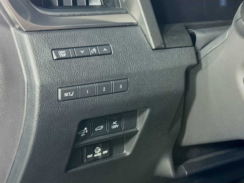 Used 2025 Lexus GX 550 w/ Cold Area Package AWD/4WD image 11
