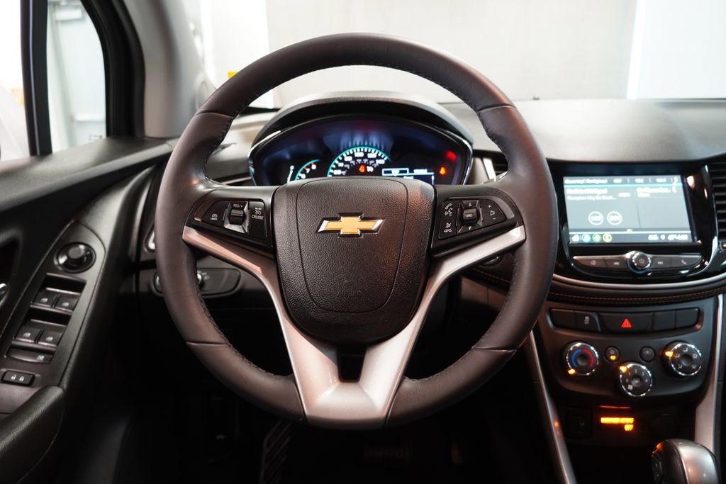 Used 2019 Chevrolet Trax LT w/ LT Convenience Package image 17