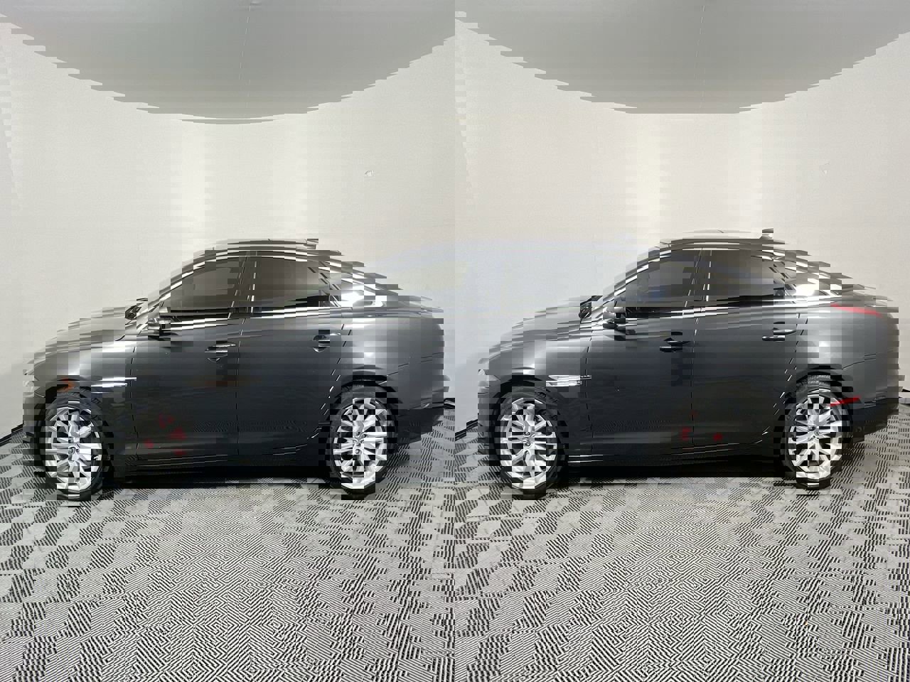 Used 2018 Jaguar XJ L Portfolio image 6