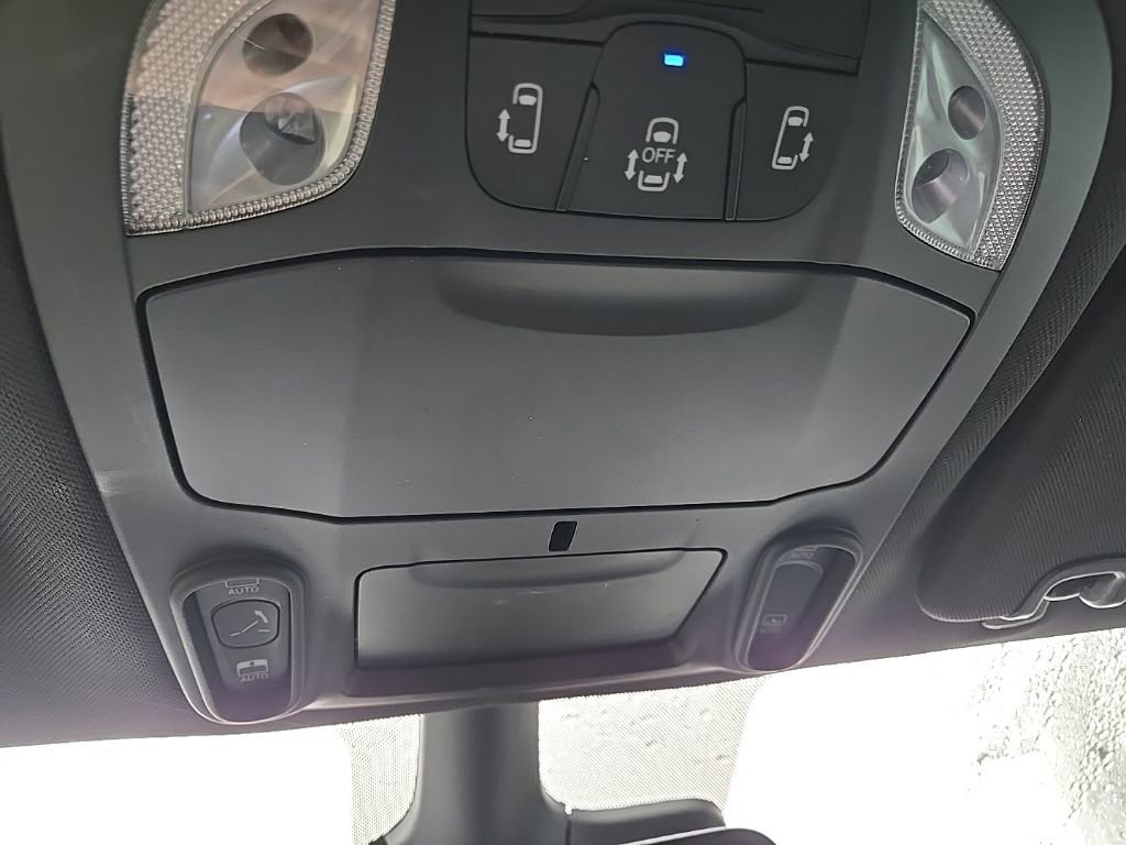 Used 2025 Chrysler Pacifica Limited image 67