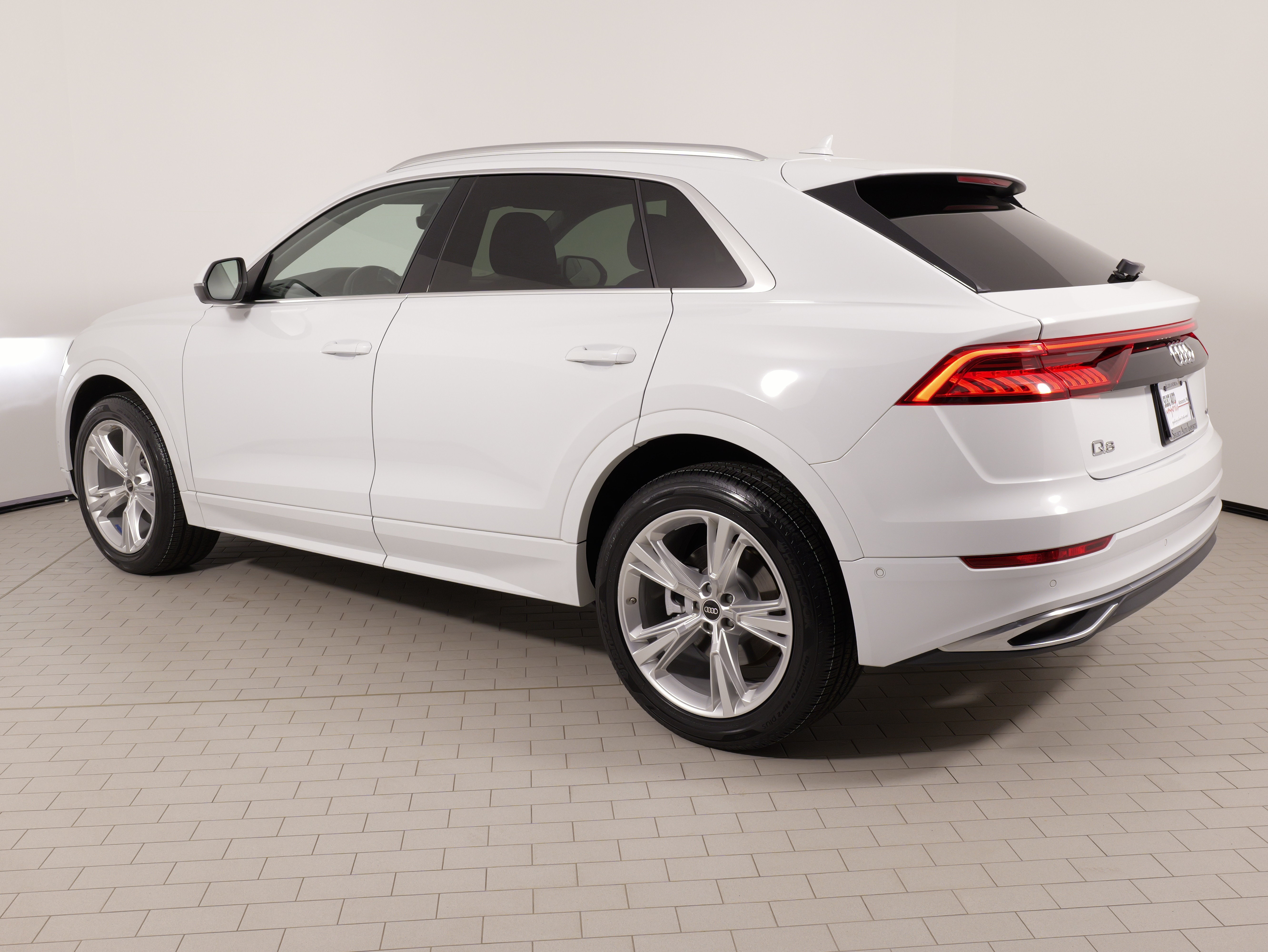 Used 2023 Audi Q8 Premium Plus w/ Premium Plus Package AWD/4WD image 16