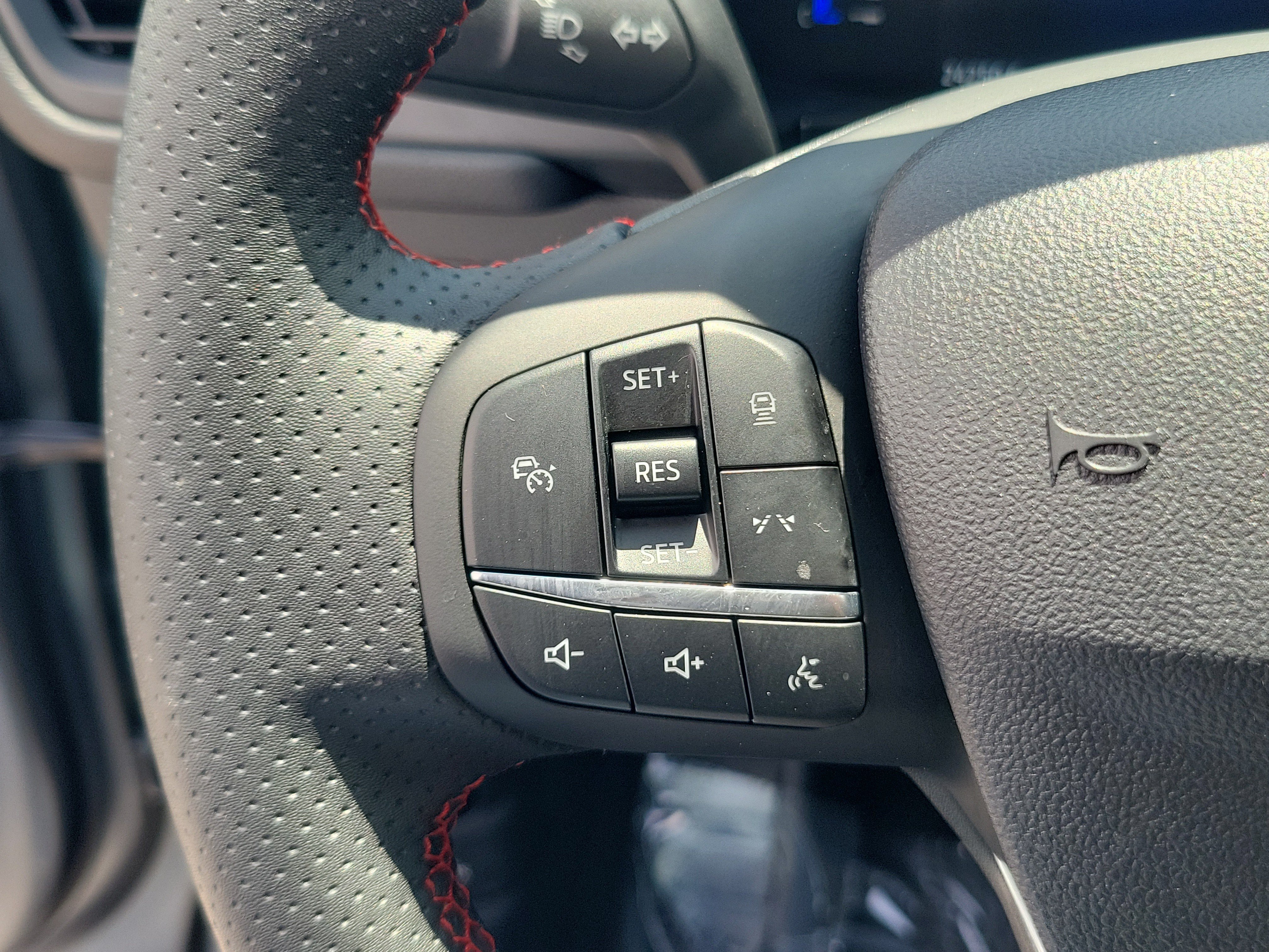 Used 2024 Ford Escape ST-Line w/ Tech Pack #1 FWD image 22