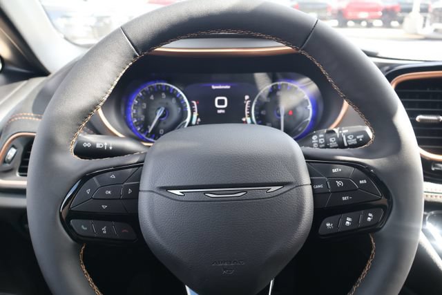 New 2027 Chrysler Pacifica Pinnacle w/ Theater Group FWD image 17