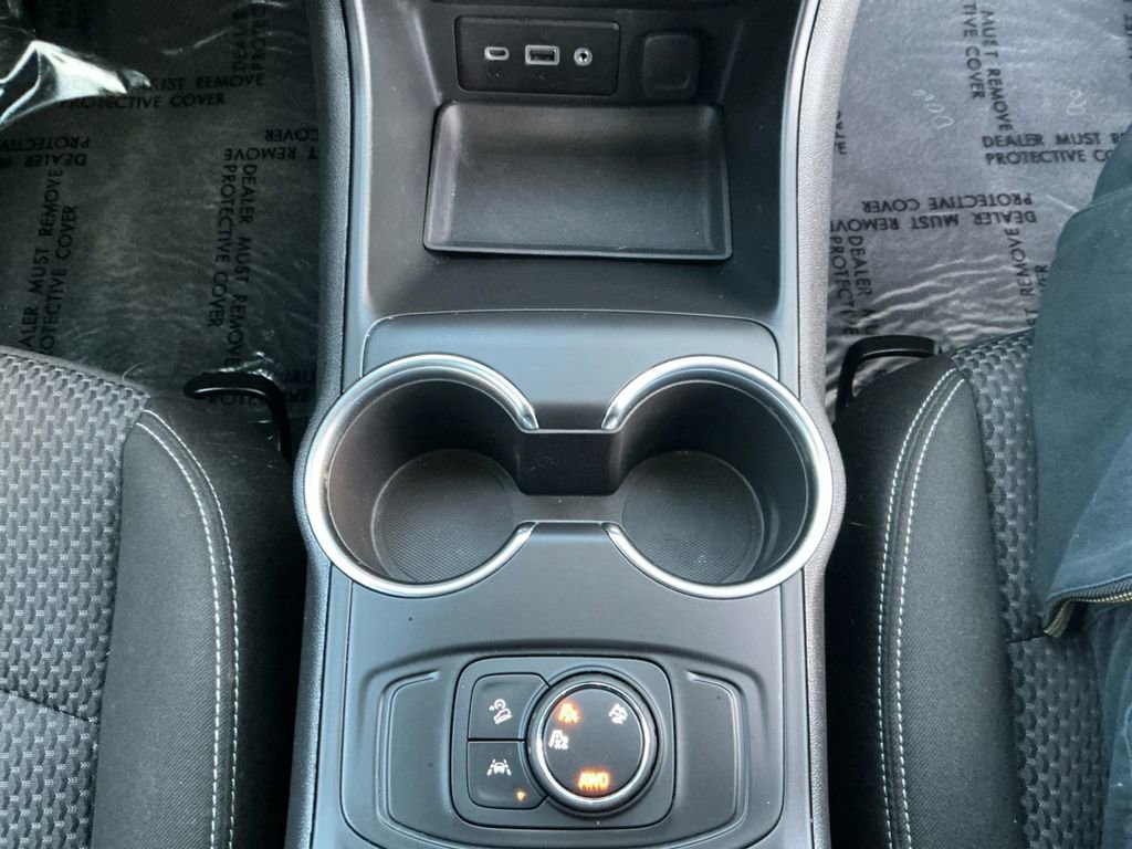 Used 2024 GMC Terrain SLE image 17