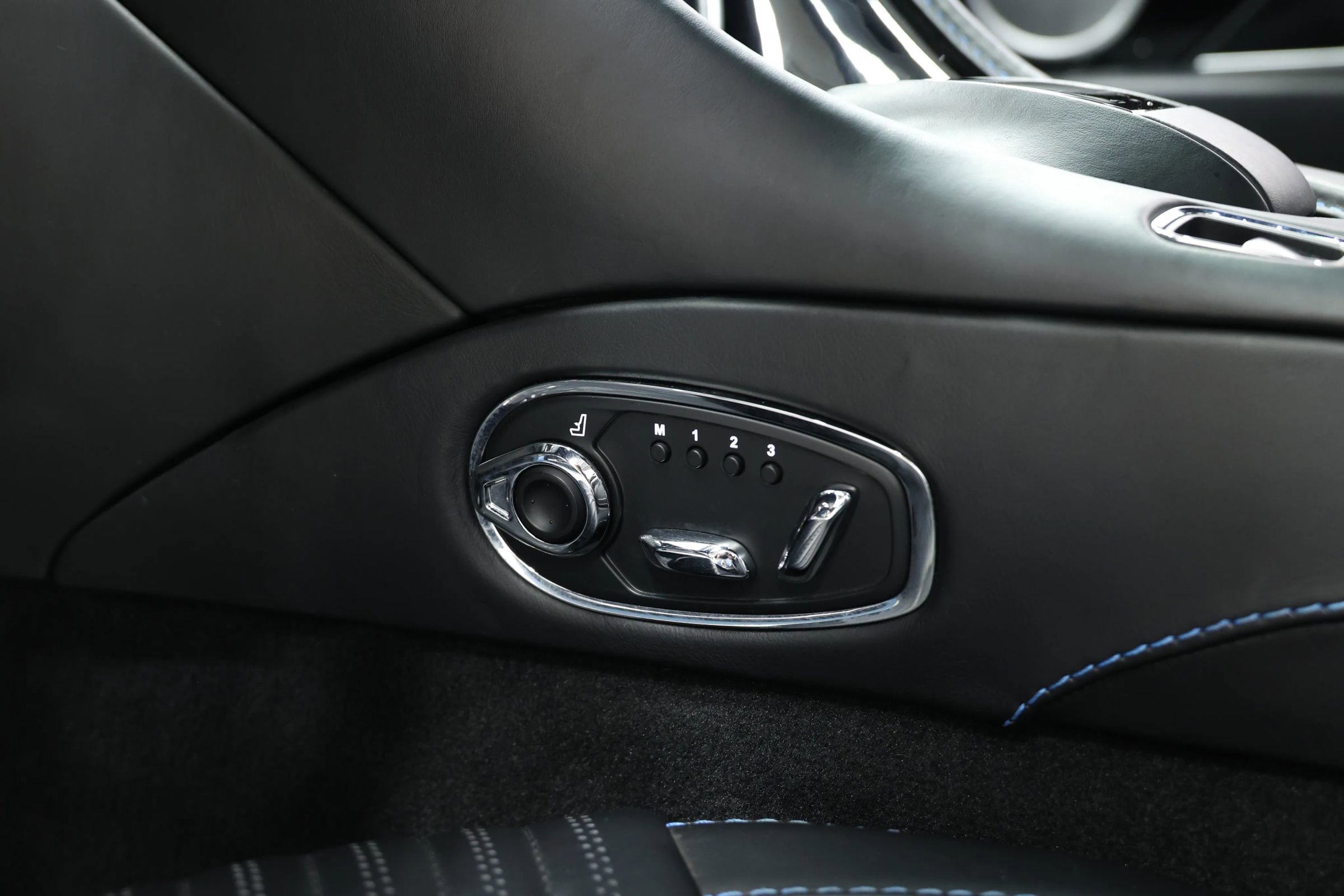 Used 2018 Aston Martin DB11 V12 image 38