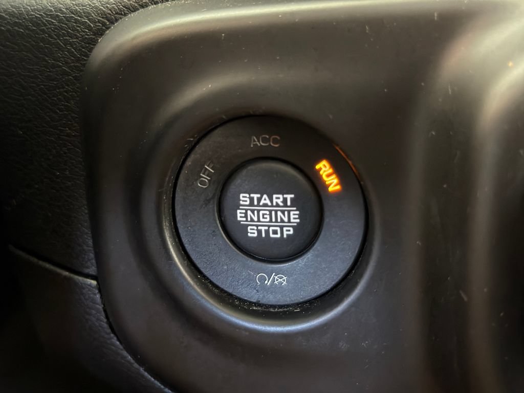 Used 2018 Jeep Wrangler Unlimited Sahara w/ Dual Top Group AWD/4WD image 6