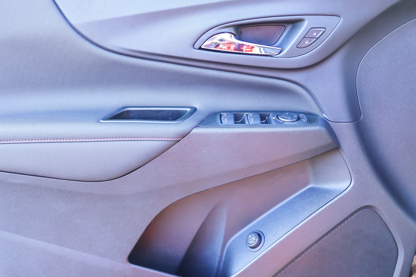 Used 2024 Chevrolet Equinox RS w/ RS Leather Package FWD image 11