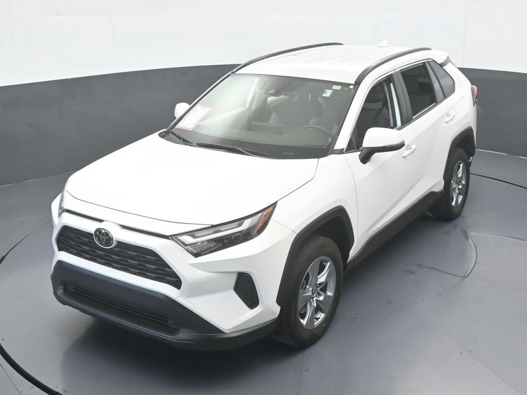 Used 2024 Toyota RAV4 XLE AWD/4WD image 42