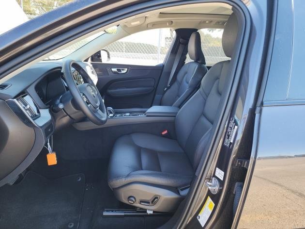 Certified 2025 Volvo XC60 B5 Plus image 7