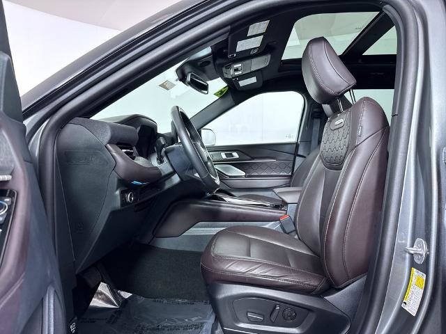 Certified 2025 Ford Explorer Platinum w/ LUX Leather Package AWD/4WD image 6