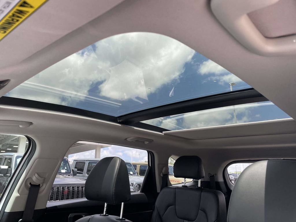 Used 2025 Kia Sorento EX w/ Panoramic Sunroof Package FWD image 28