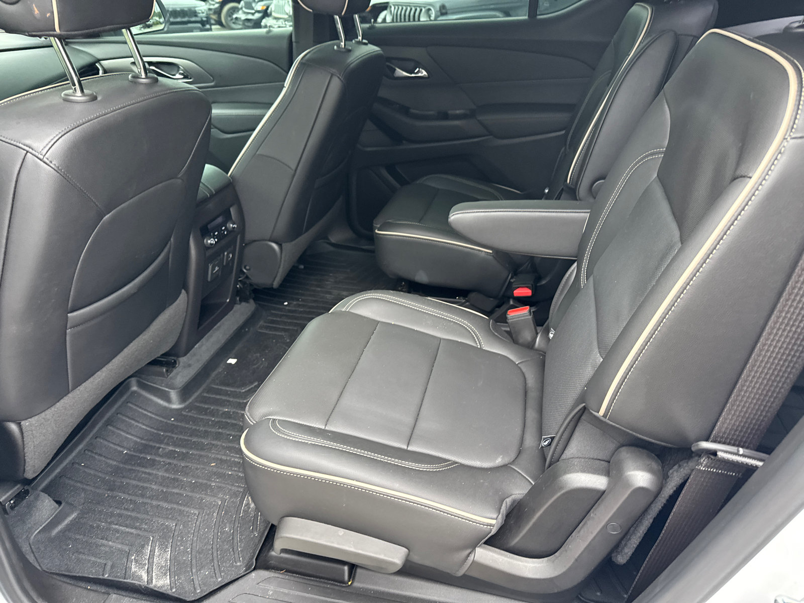 Used 2022 Chevrolet Traverse Premier w/ Redline Edition FWD image 24