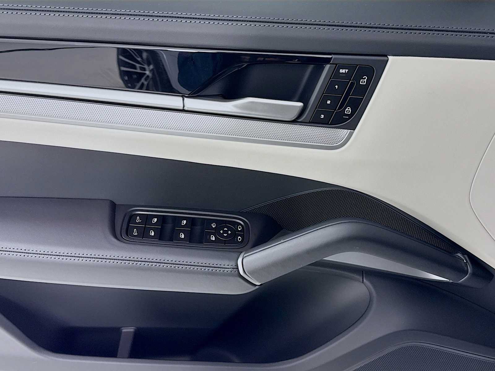 New 2026 Porsche Cayenne Coupe AWD/4WD image 11