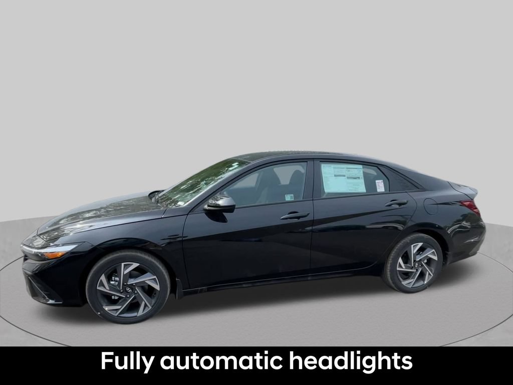 Used 2025 Hyundai Elantra Sport FWD image 12