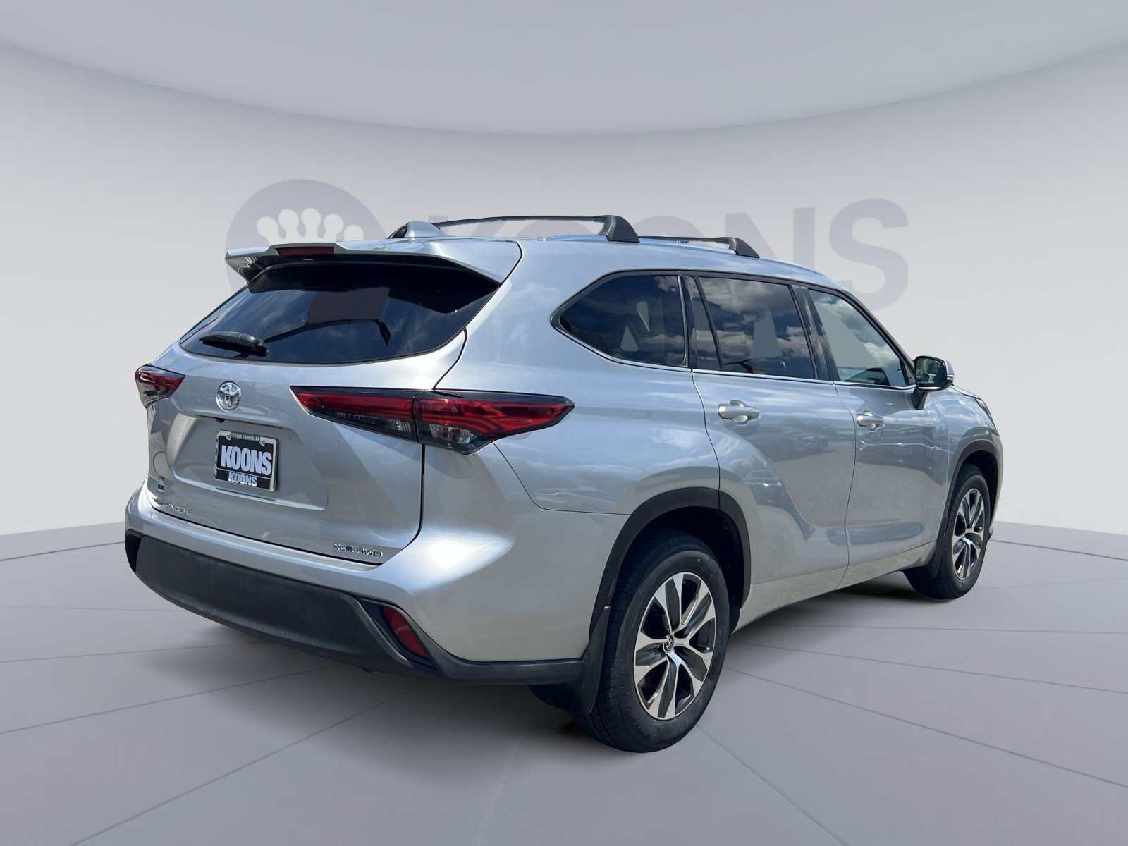 Used 2021 Toyota Highlander XLE AWD/4WD image 7