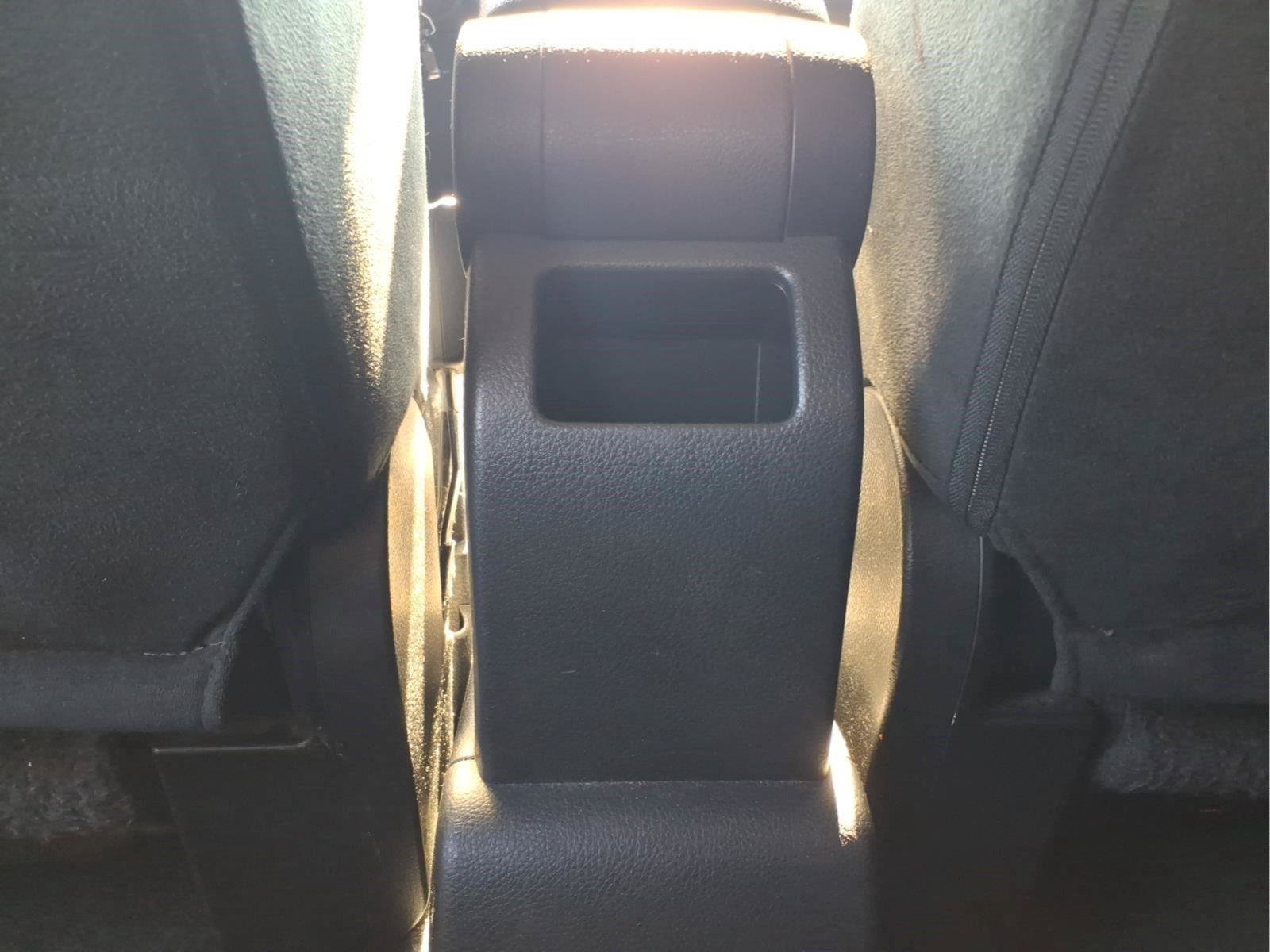 Used 2010 Nissan Versa Hatchback FWD image 15