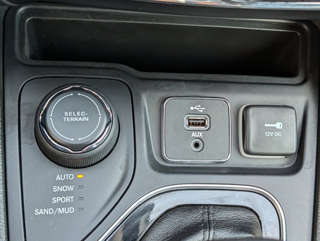 Used 2019 Jeep Cherokee Limited AWD/4WD image 27