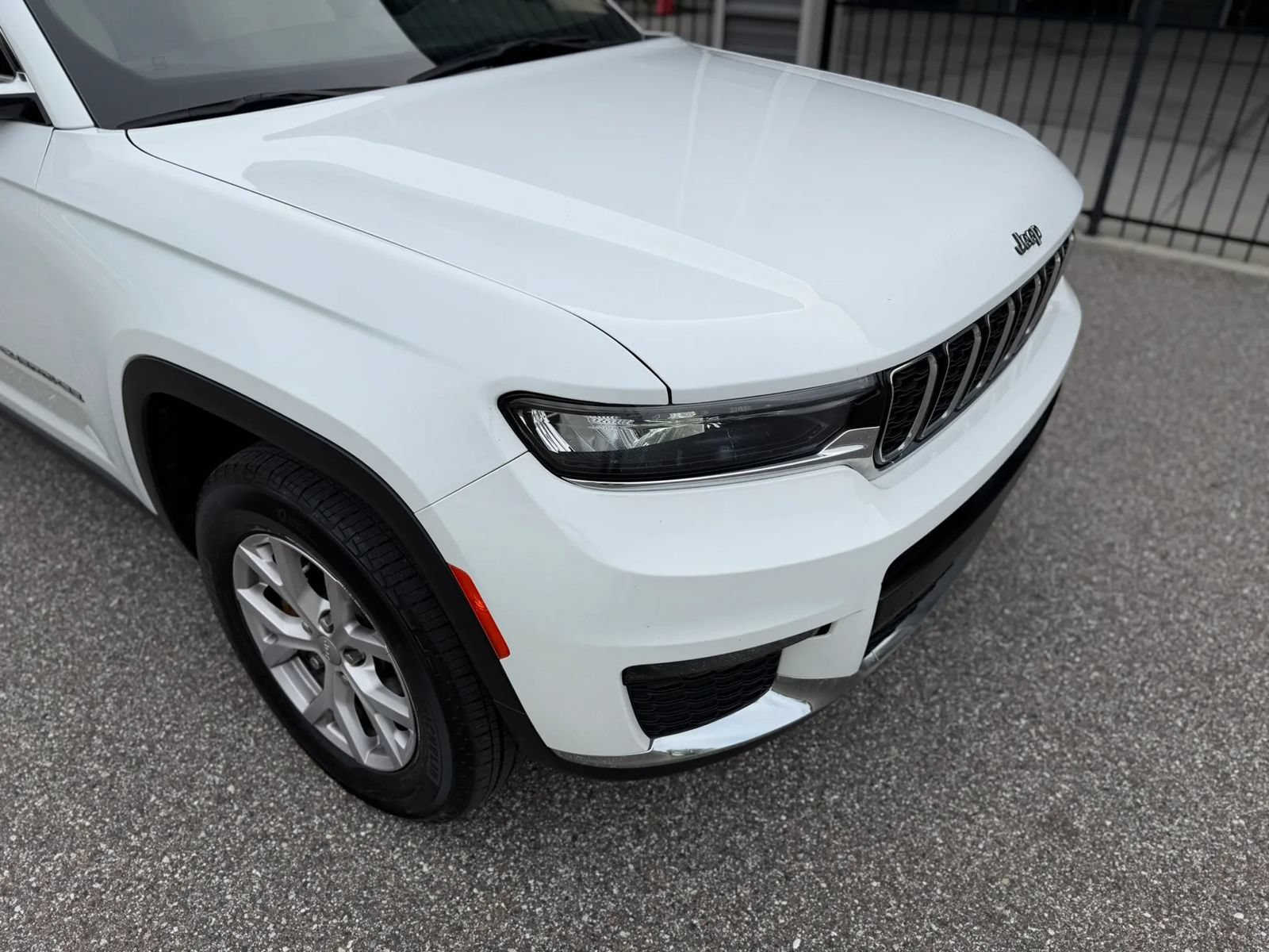 Used 2021 Jeep Grand Cherokee L Limited AWD/4WD image 2