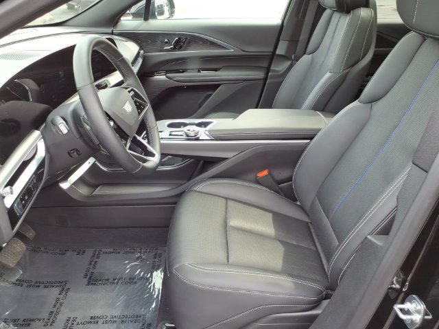 Used 2025 Cadillac Lyriq Luxury AWD/4WD image 5