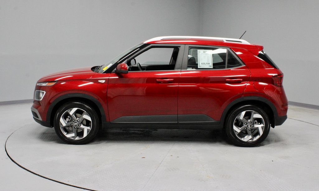 Used 2025 Hyundai Venue SEL FWD image 8