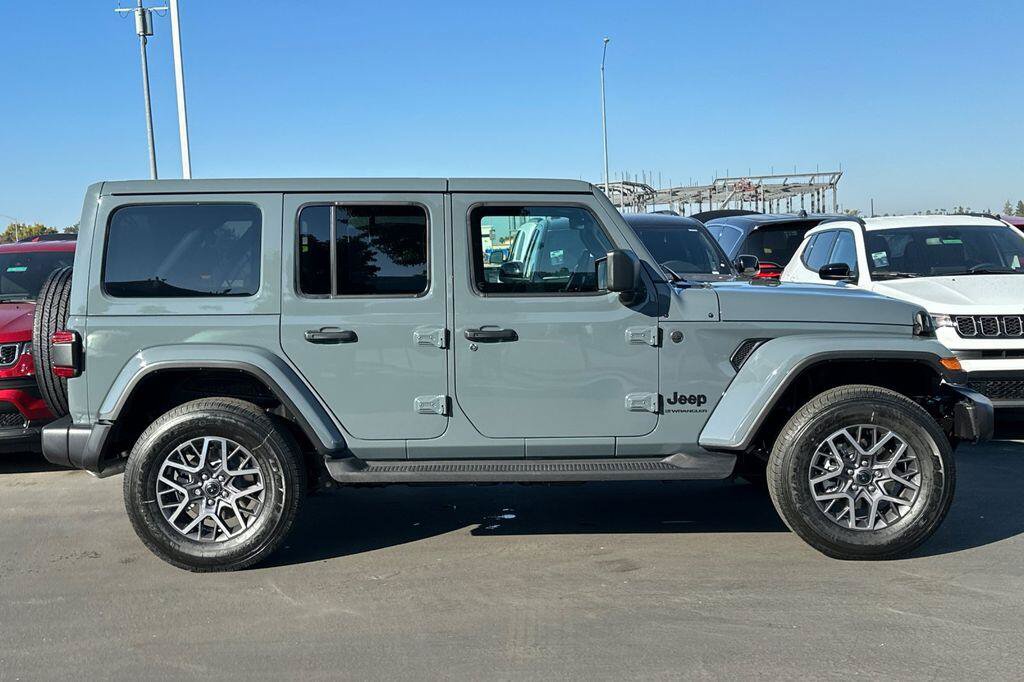 New 2026 Jeep Wrangler Unlimited Sahara AWD/4WD image 3