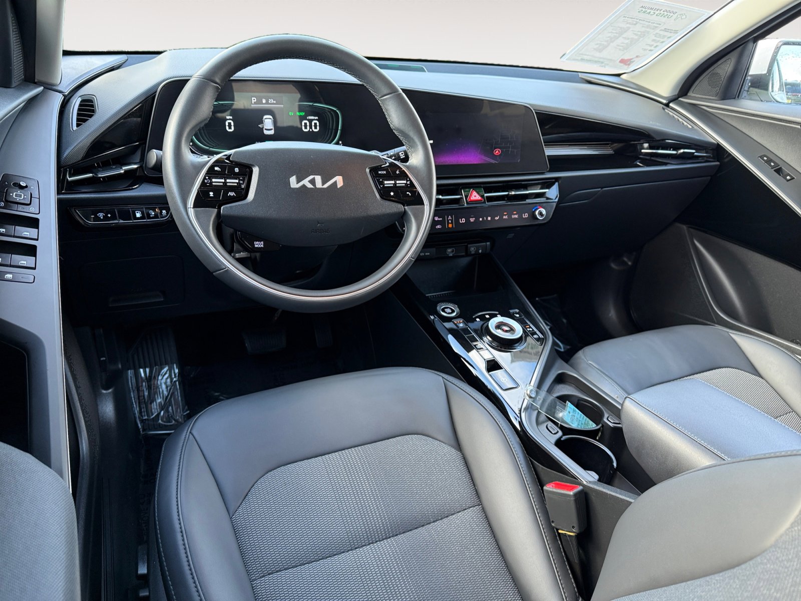 Used 2023 Kia Niro EX FWD image 15