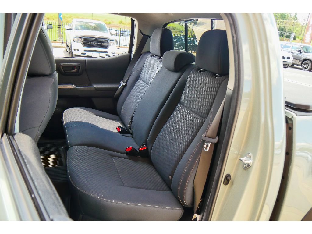 Used 2022 Toyota Tacoma SR5 w/ Trail Edition image 17