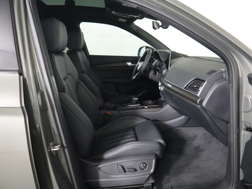Used 2025 Audi Q5 e Premium Plus w/ Premium Plus Package image 22